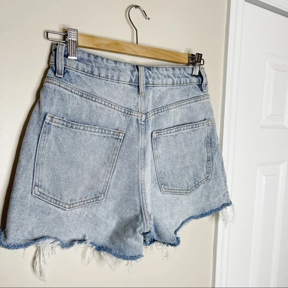 Zara Hi-Rise Frayed Light Wash Denim Shorts - Picture 8 of 10